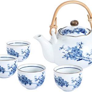 fanquare Japanisches Blau und Weiß Porzellan Tee Set, Pflaumenblüten Muster Teeservice, Keramik Teekanne mit Rattanstiel und 4 Tassen