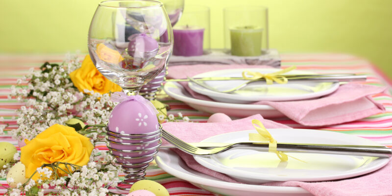 Tischaccessoires für besondere Anlässe: Wie Sie Ostern stilvoll decken – ohne kitschige Deko