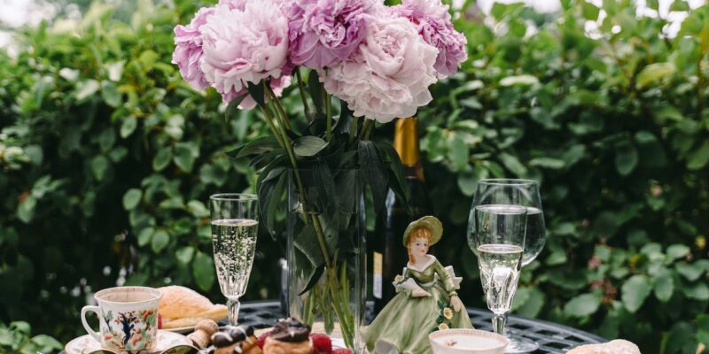 Stilvoll im Grünen – auch bei der Gartengestaltung kann Porzellan eine Rolle spielen!